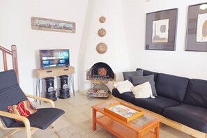 Smart TV - Costa Dorada a tan Solo 45' de Barcelona & Parking (CT)