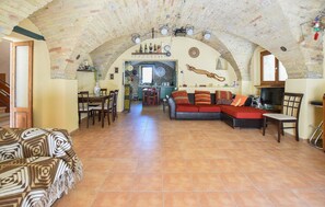 Smart TV - Nice apartment in Castilenti with WiFi (Castilenti)
