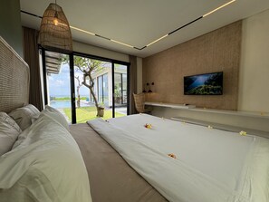 3 bedrooms, in-room safe, desk, free WiFi - Beach front nakula villa luxury 3 bedroom with private swimming pool & breakfast (Bali)