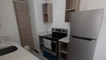 Microondas, horno, placa de cocina, cafetera/tetera