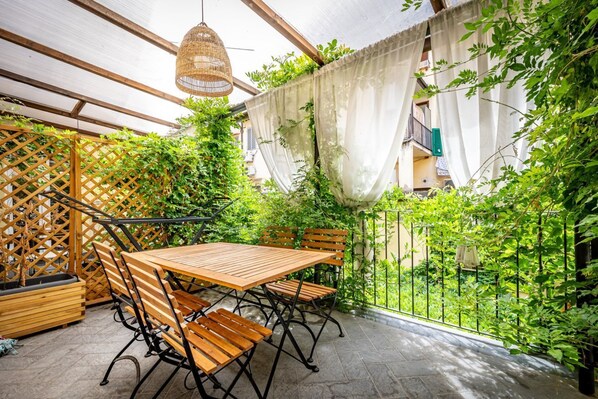 Outdoor dining - Bright Apartment in San Lorenzo (Firenze)