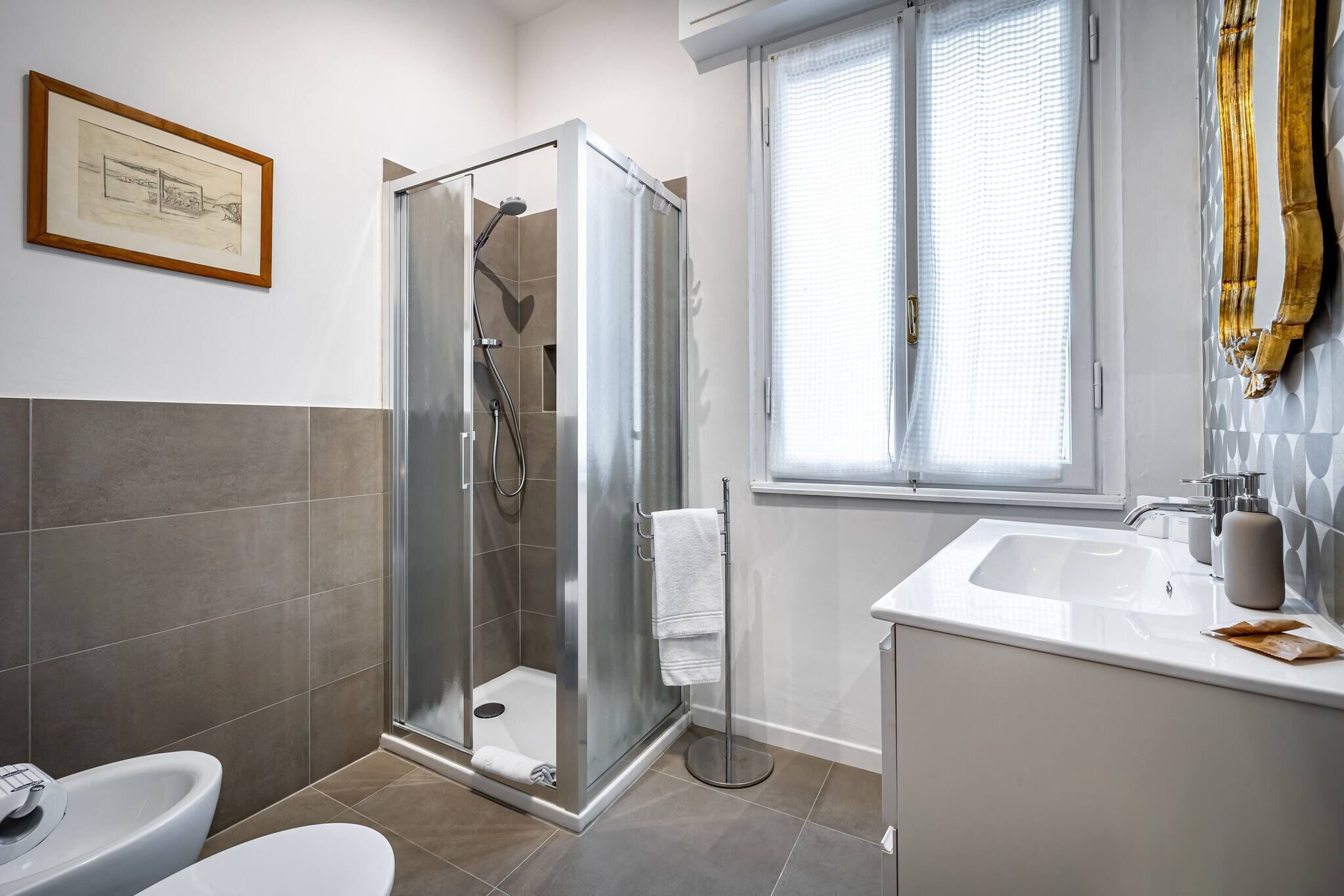 Doccia, asciugacapelli, bidet, sapone