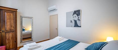 1 bedroom, iron/ironing board, travel cot, free WiFi