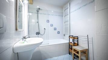 Haartrockner, Bidet, Seife, Shampoo