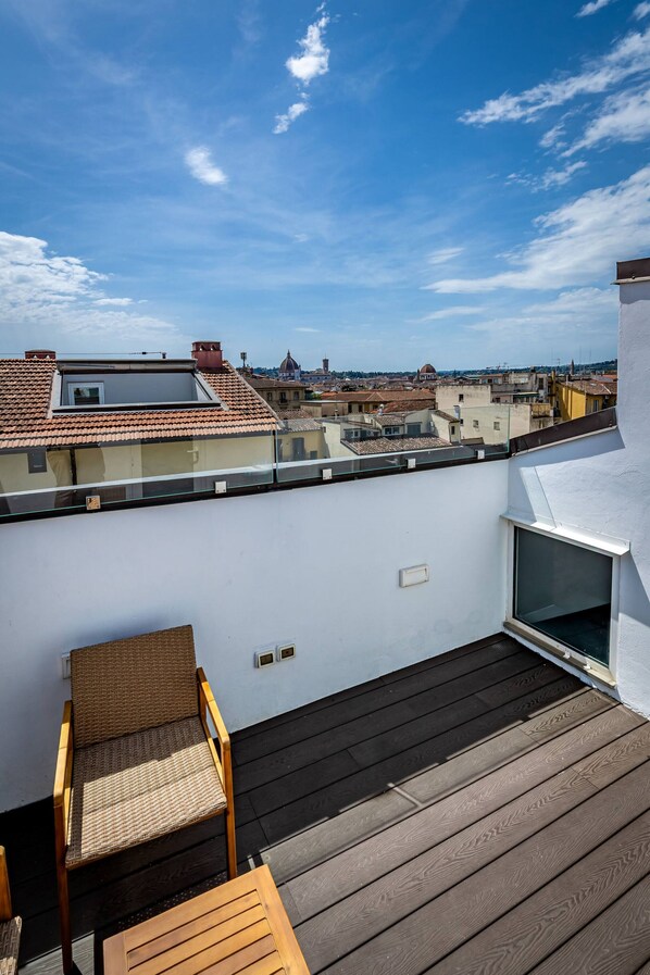 Unclassified image, 1 of 51, button