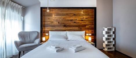 3 habitaciones, tabla de planchar con plancha y cuna de viaje