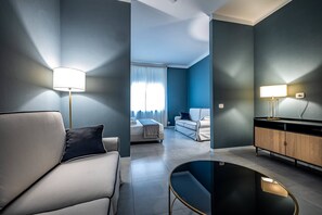 Unclassified image, 5 of 65, button