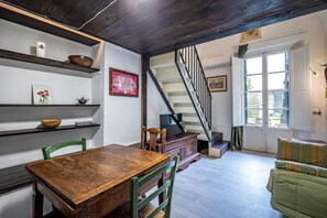 Unclassified image, 5 of 22, button