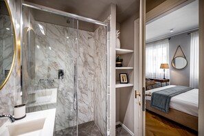 2 bedrooms, iron/ironing board, travel crib, free WiFi