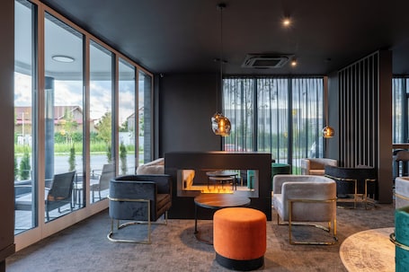 Bar lounge. JustStay München Hotel & Apartments