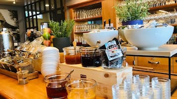 Free daily buffet breakfast
