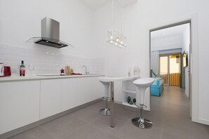 Fridge, coffee/tea maker, toaster, cookware/dishes/utensils - Blue Suite in the center of Sorrento (Sorrento)