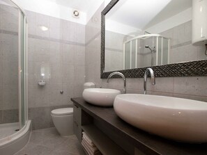 Shower - Holiday apartment with air conditioning (Štinjan)