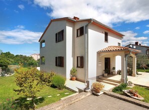 المنشأة من الخارج