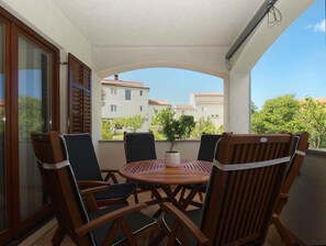 Outdoor dining - Holiday apartment with air conditioning (Štinjan)