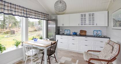 Cozy home in Strömstad with WiFi