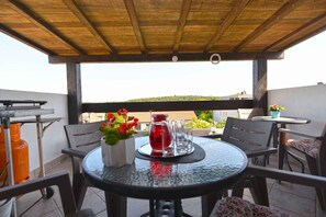 تناول الطعام بالخارج