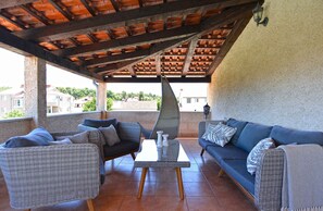 Property grounds - Holiday home with swimming pool and children's playground (Pula)