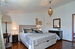 4 bedrooms, WiFi - Holiday home with swimming pool and children's playground (Pula)