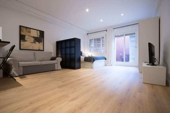 1 bedroom, bed sheets