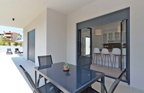 Outdoor dining - Villa with swimming pool and sauna (Pula)