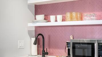 Coffee/tea maker, paper towels