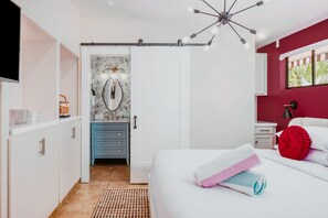 1 dormitorio, tabla de planchar con plancha, wifi gratis y ropa de cama