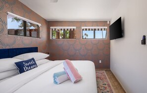 1 bedroom, iron/ironing board, free WiFi, bed sheets - Premier King Suite w/Pool & Hot tub, Full Kitchen! (Palm Springs)