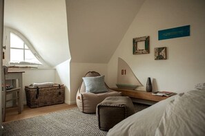 2 chambres, bureau, fer et planche à repasser, accès au Wi-Fi (inclus)