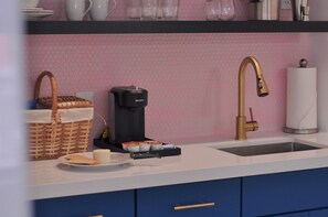 Wasserkocher mit Kaffee-/Teezubehör