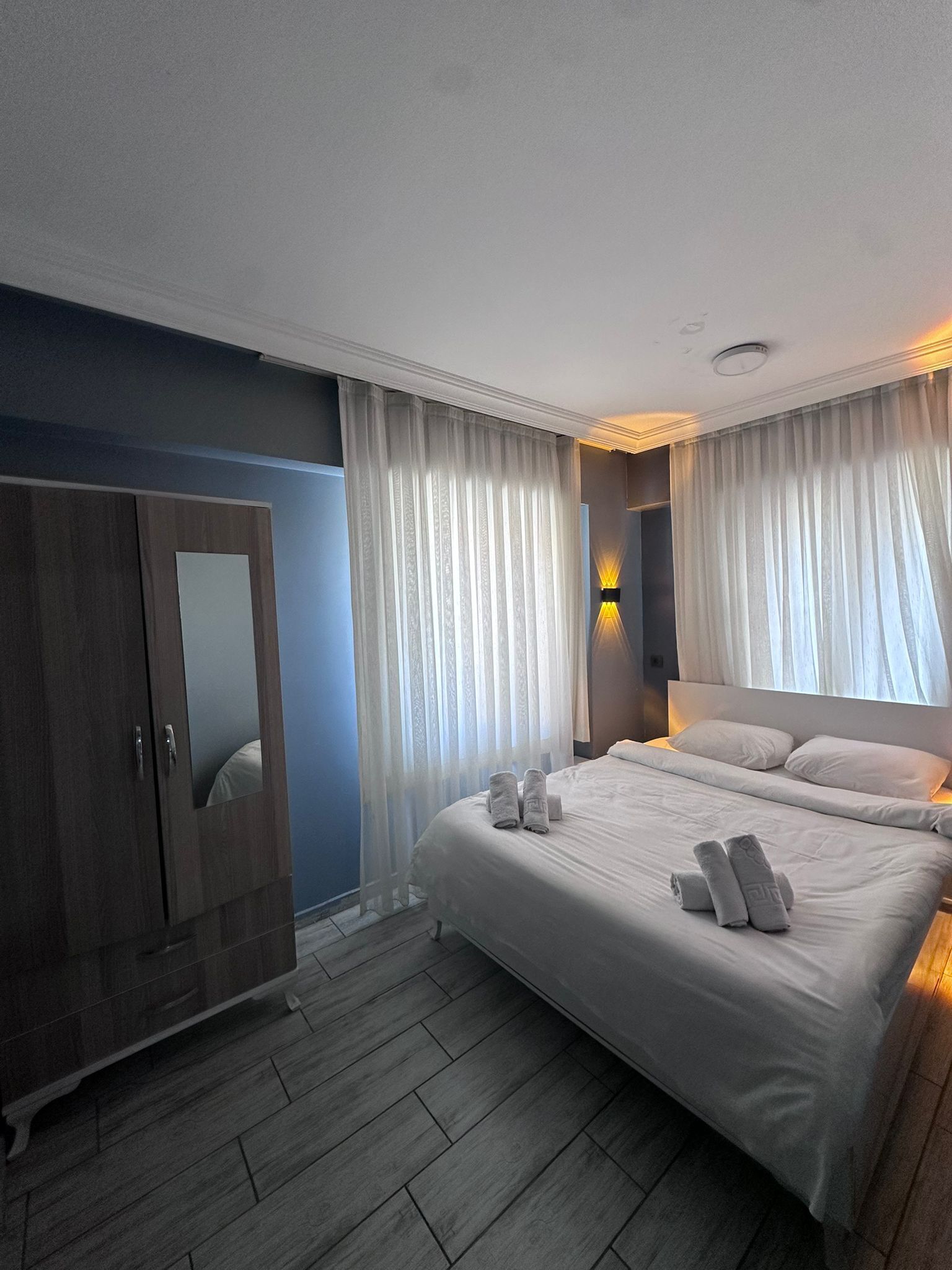 Family Suite | Laptop workspace, blackout curtains, iron/ironing board, free WiFi