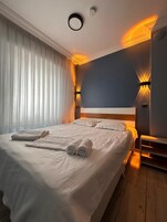 Espaço de trabalho para notebook, cortinas blackout