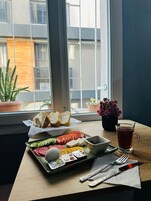 Café da manhã completo todos os dias (TRY 100 por pessoa) 