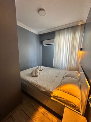 Economy Suite | Laptop workspace, blackout drapes, iron/ironing board, free WiFi - UMK Pansiyon (Usak)