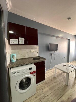 标准套房 | 私人厨房 | 大冰箱、炉灶、厨具/餐具、清洁用品