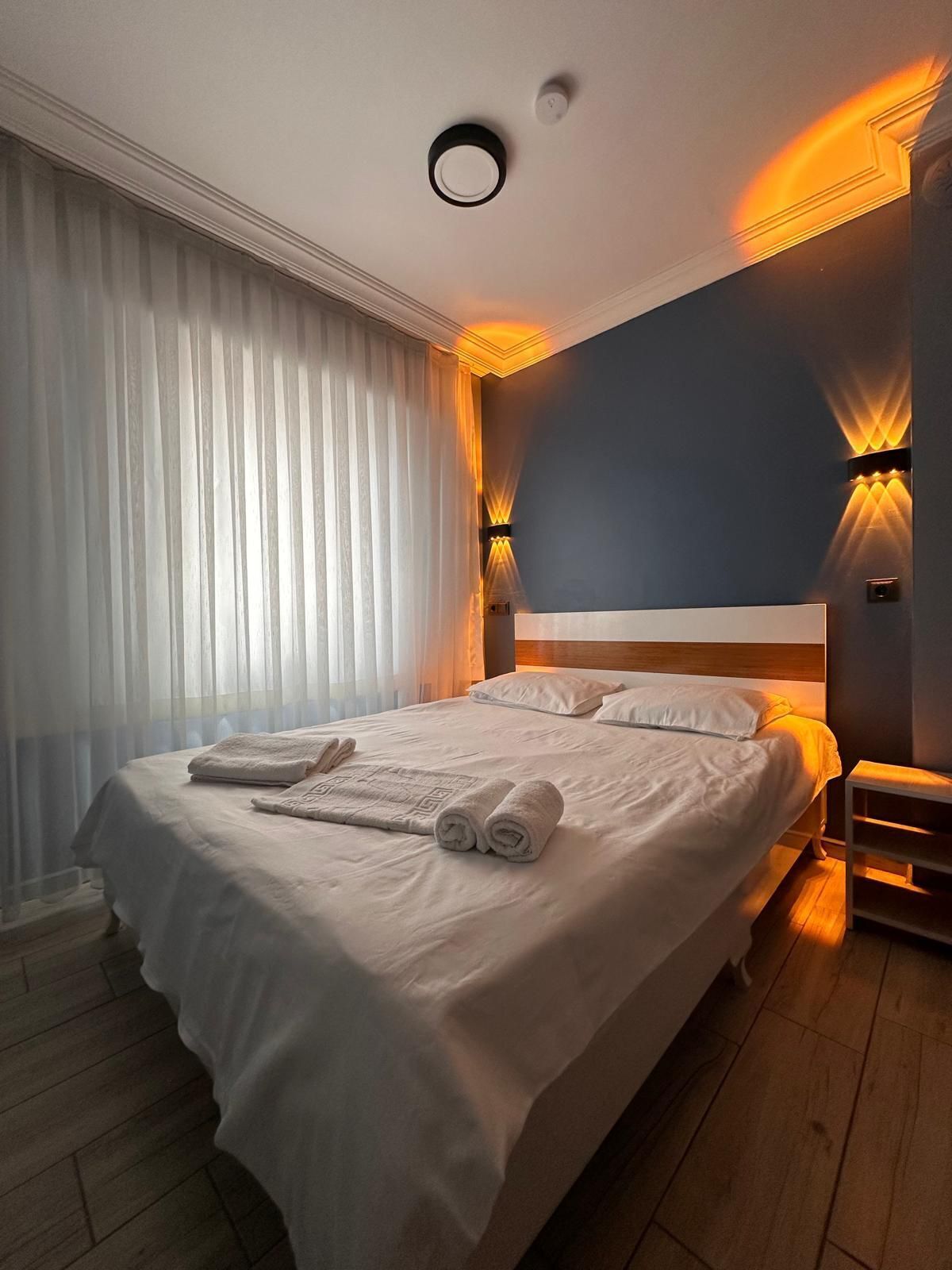 Standard Suite | Laptop workspace, blackout curtains, iron/ironing board, free WiFi