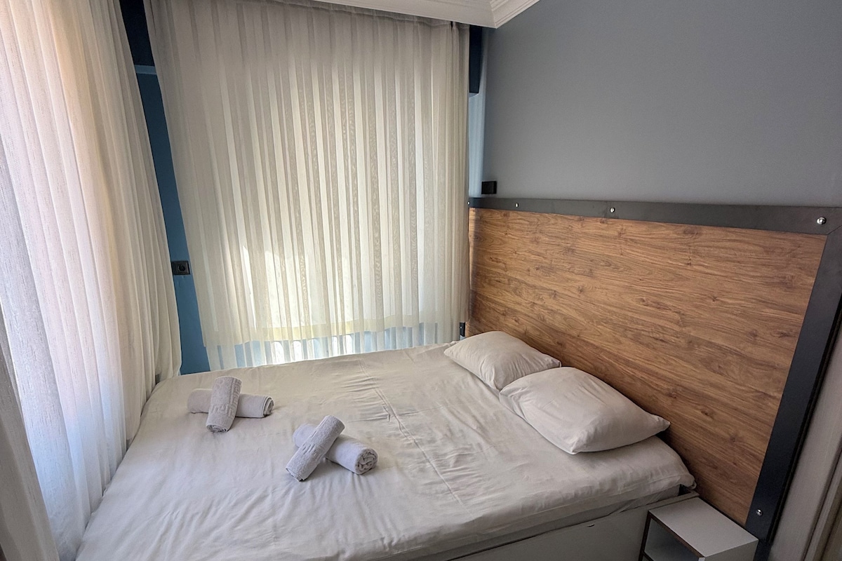 Family Suite | Laptop workspace, blackout drapes, iron/ironing board (on request)
