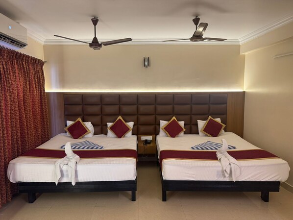 Family Twin Room | 1 bedroom, soundproofing, free WiFi, bed sheets