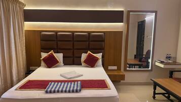 Standard AC | 1 bedroom, soundproofing, free WiFi, bed sheets