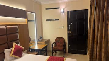 Standard NON AC | 1 bedroom, soundproofing, free WiFi, bed sheets