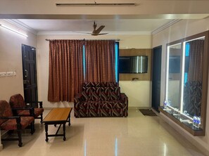 Family Twin Room | 1 bedroom, soundproofing, free WiFi, bed sheets