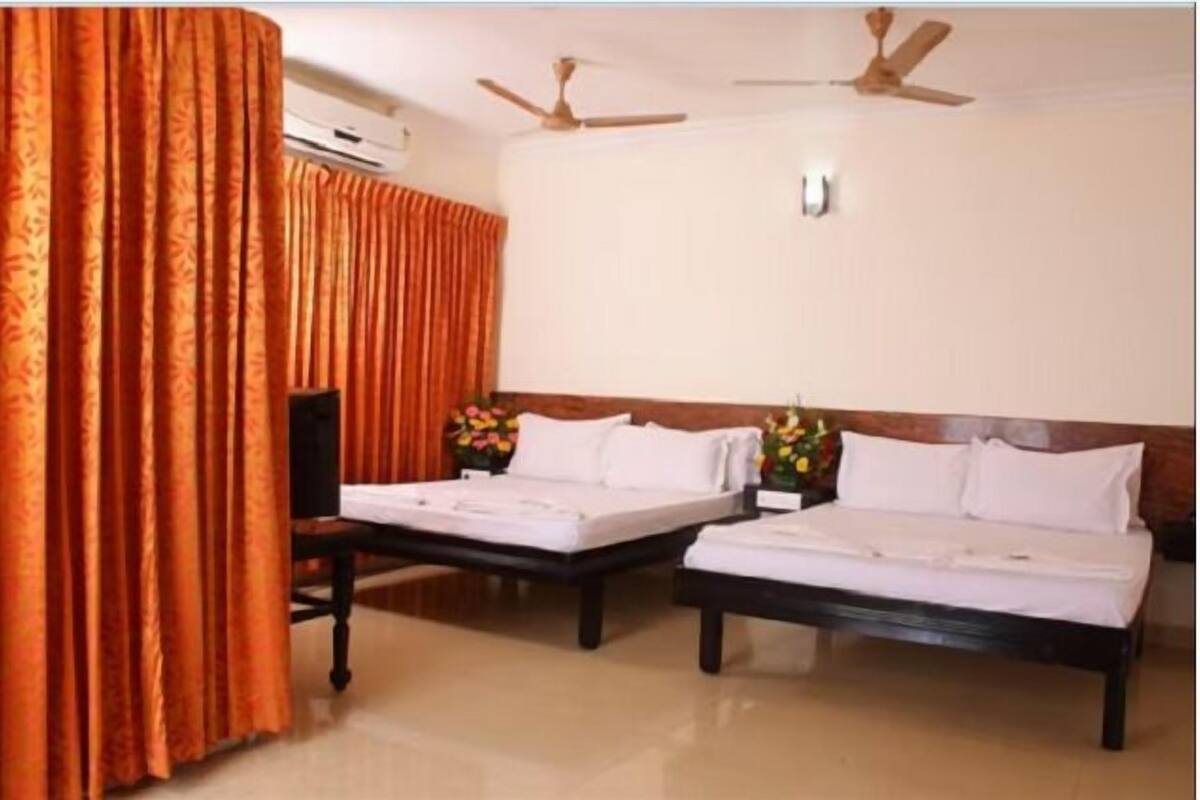 Family Twin Room | 1 bedroom, soundproofing, free WiFi, bed sheets