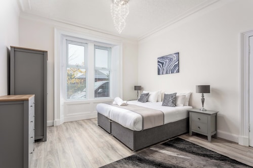 Cuthbert House - Donnini Apartments 