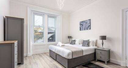 Cuthbert House - Donnini Apartments