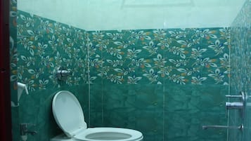 Ducha, cabezal de ducha tipo lluvia, toallas