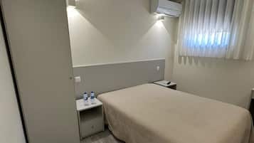 Habitación doble familiar | Edredón, escritorio y wifi gratis