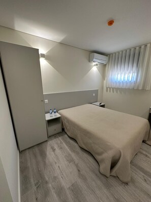 Family Double Room | Down comforters, desk, free WiFi - Satélite (Braga)