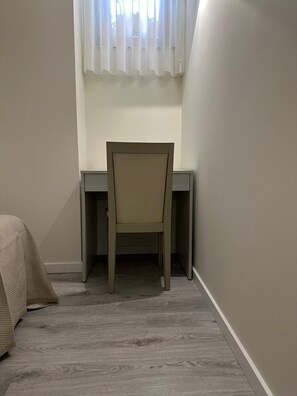 Centro de negocios en la habitación