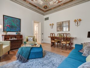 Living area - Gorgeous apartment for two in the historic centre of Florence (Florence)