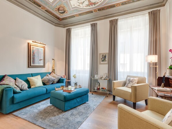 Living area - Gorgeous apartment for two in the historic centre of Florence (Florence)